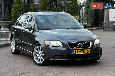 Седан Volvo S40 2011 в  фото 21 Седан Volvo S40 2011 в