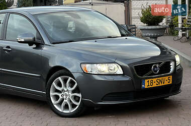 Седан Volvo S40 2011 в  фото 25 Седан Volvo S40 2011 в