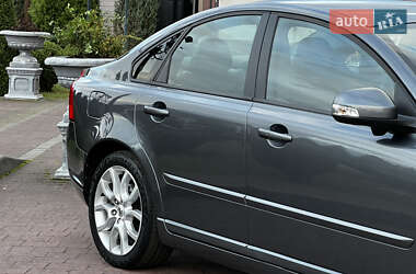Седан Volvo S40 2011 в  фото 33 Седан Volvo S40 2011 в