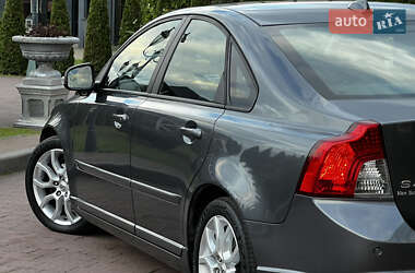 Седан Volvo S40 2011 в  фото 42 Седан Volvo S40 2011 в