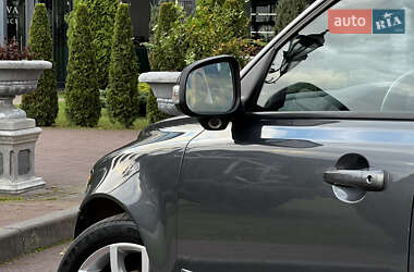 Седан Volvo S40 2011 в  фото 46 Седан Volvo S40 2011 в