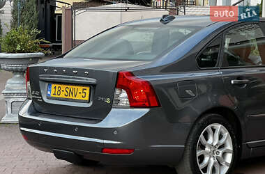 Седан Volvo S40 2011 в  фото 52 Седан Volvo S40 2011 в