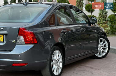 Седан Volvo S40 2011 в  фото 55 Седан Volvo S40 2011 в