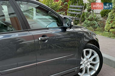 Седан Volvo S40 2011 в  фото 59 Седан Volvo S40 2011 в