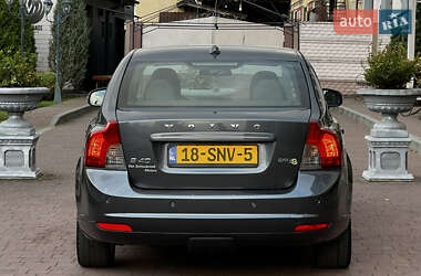 Седан Volvo S40 2011 в  фото 68 Седан Volvo S40 2011 в