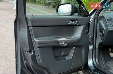 Седан Volvo S40 2011 в  фото 76 Седан Volvo S40 2011 в