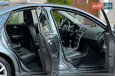 Седан Volvo S40 2011 в  фото 101 Седан Volvo S40 2011 в