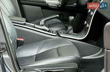 Седан Volvo S40 2011 в  фото 107 Седан Volvo S40 2011 в