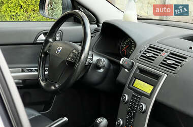 Седан Volvo S40 2011 в  фото 111 Седан Volvo S40 2011 в