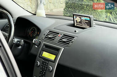 Седан Volvo S40 2011 в  фото 112 Седан Volvo S40 2011 в