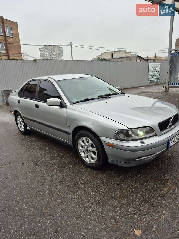 Седан Volvo S40 2000 в Киеве