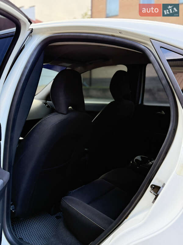 Седан Volvo S40 2012 в Днепре