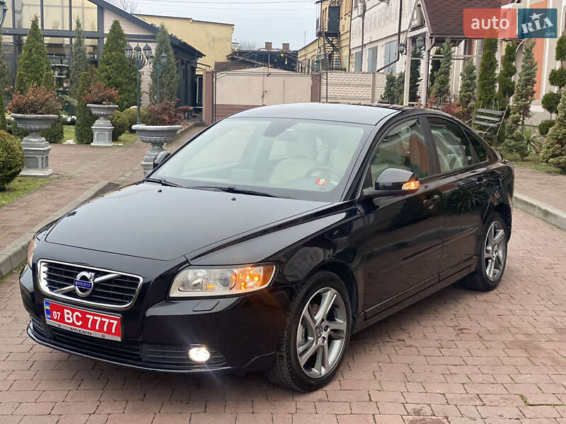 Седан Volvo S40 2011 в Стрию