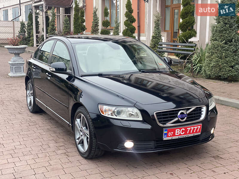 Седан Volvo S40 2011 в Стрию