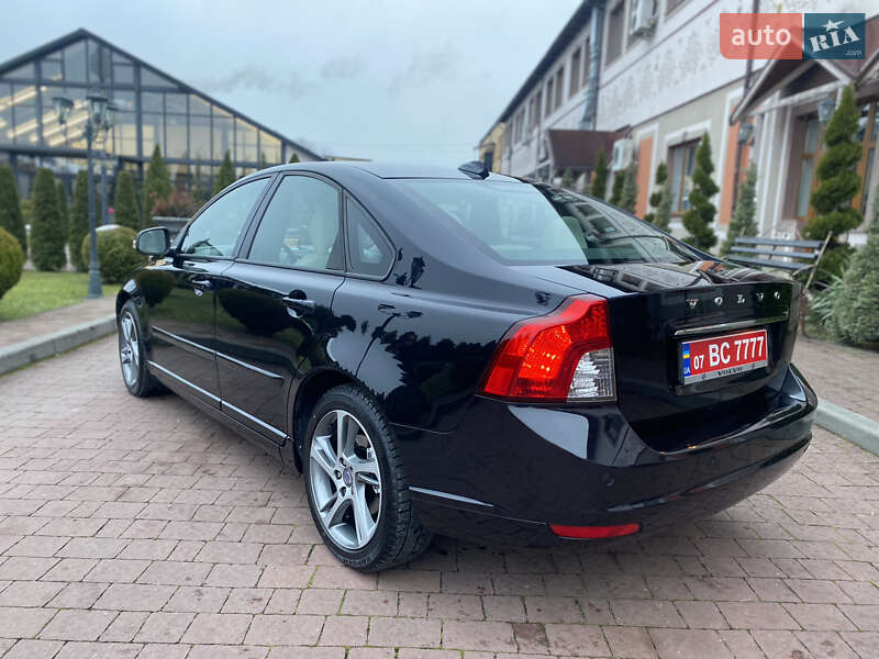 Седан Volvo S40 2011 в Стрию