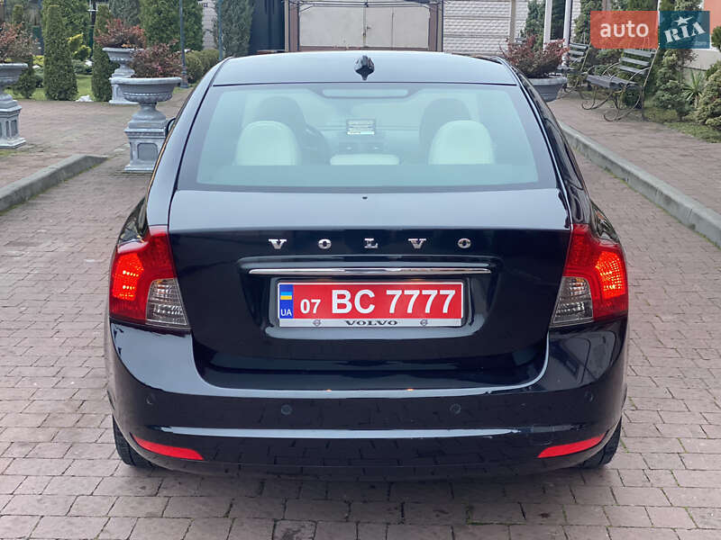 Седан Volvo S40 2011 в Стрию