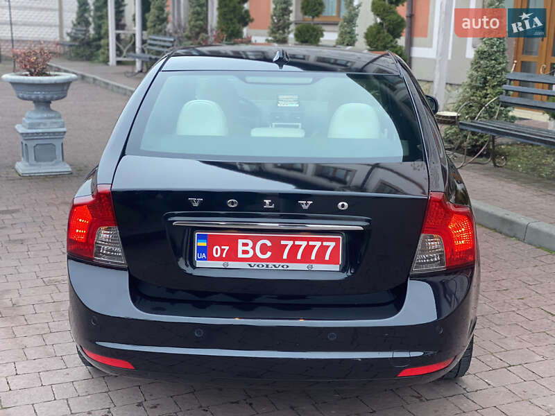 Седан Volvo S40 2011 в Стрию