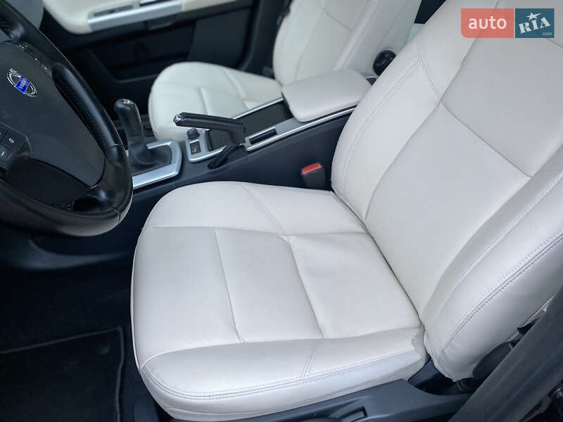 Седан Volvo S40 2011 в Стрию