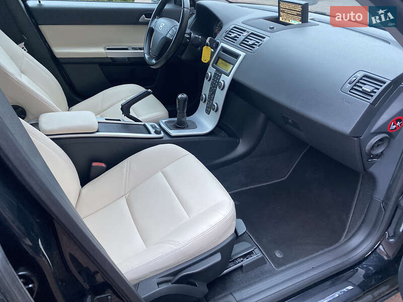 Седан Volvo S40 2011 в Стрию