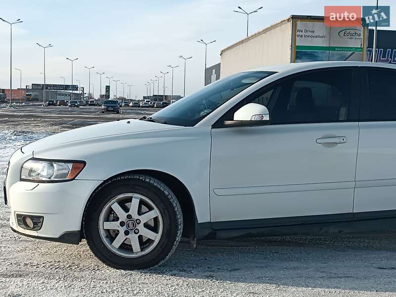 Седан Volvo S40 2010 в Львове