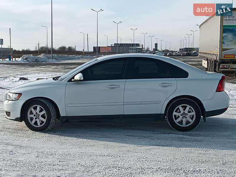 Седан Volvo S40 2010 в Львове