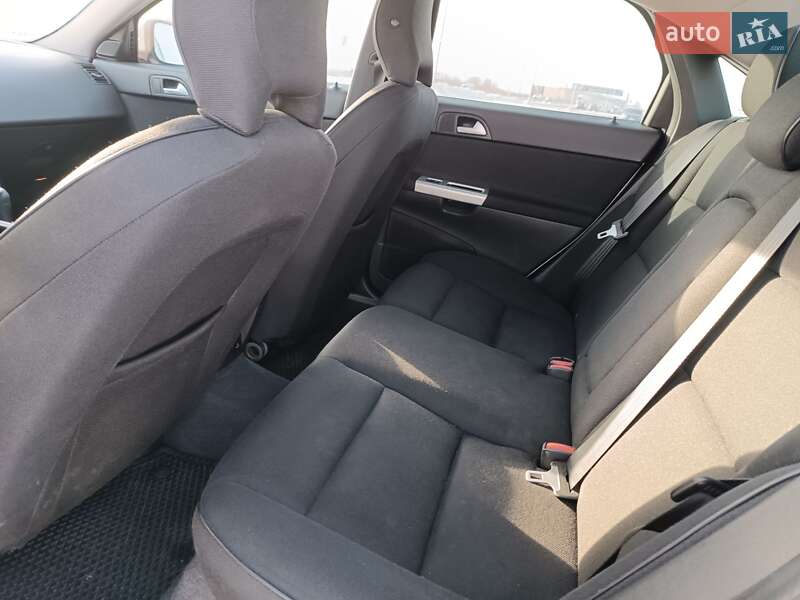 Седан Volvo S40 2010 в Львове