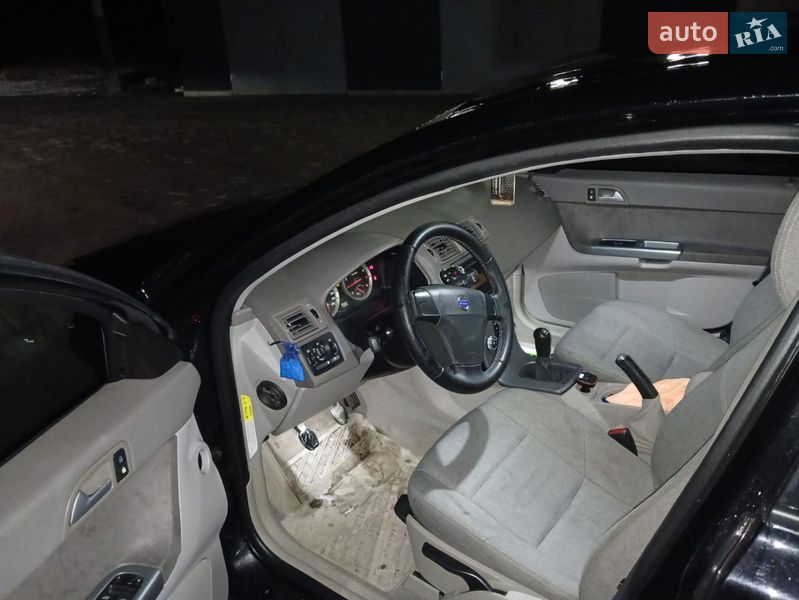 Седан Volvo S40 2004 в Кривому Розі