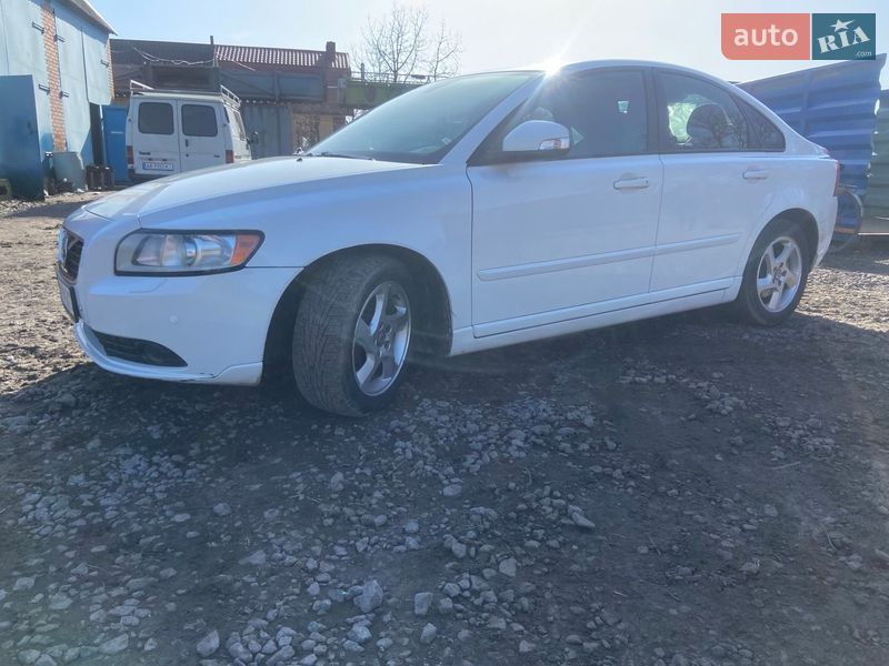 Седан Volvo S40 2012 в Калиновке