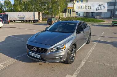 Седан Volvo S60 Cross Country 2015 в Львові