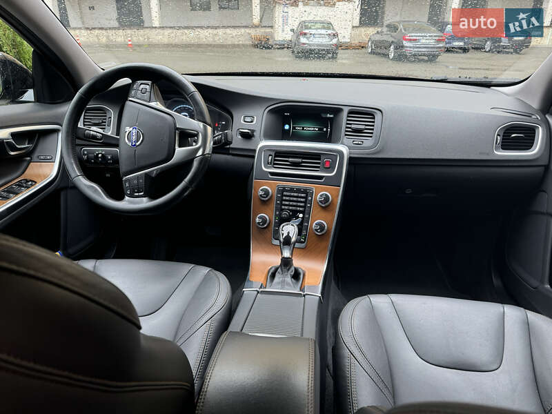 Седан Volvo S60 Cross Country 2016 в Киеве фото 18 Седан Volvo S60 Cross Country 2016 в Киеве