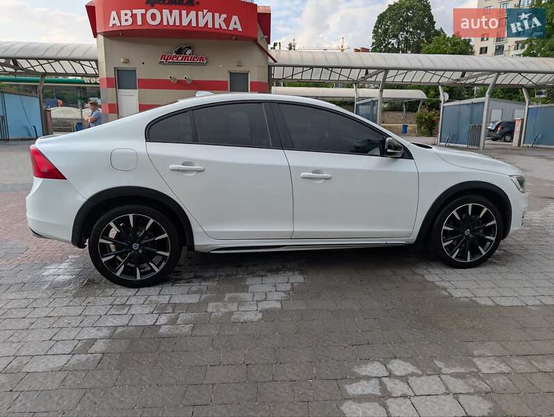 Седан Volvo S60 Cross Country 2016 в Тернополе