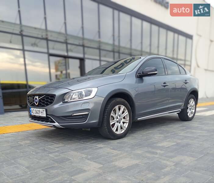 Седан Volvo S60 Cross Country 2016 в 