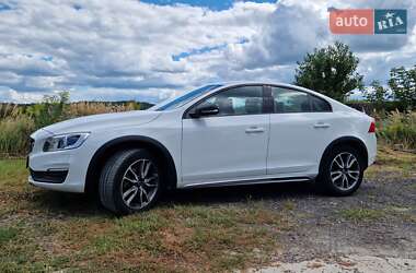 Седан Volvo S60 Cross Country 2017 в Киеве