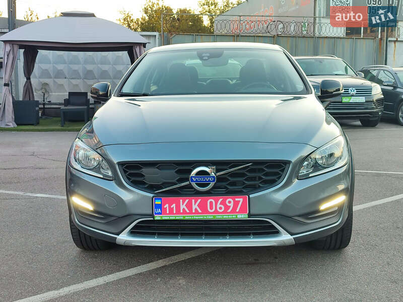 Седан Volvo S60 Cross Country 2018 в Киеве