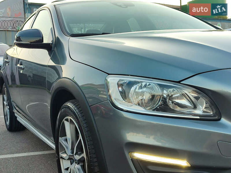 Седан Volvo S60 Cross Country 2018 в Киеве