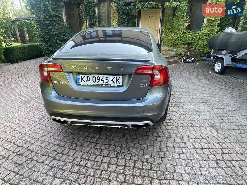 Седан Volvo S60 Cross Country 2016 в Киеве