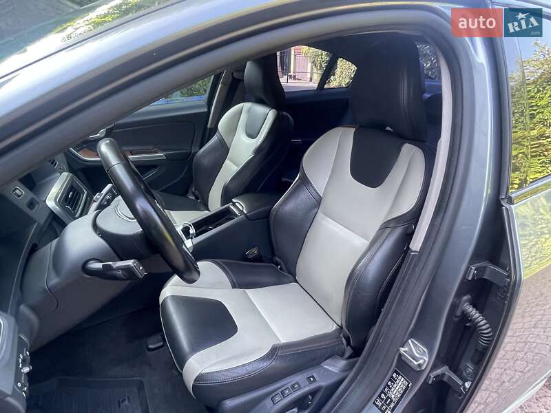 Седан Volvo S60 Cross Country 2016 в Киеве