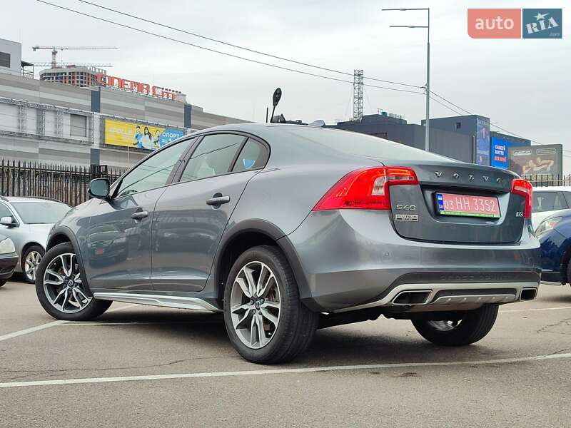 Седан Volvo S60 Cross Country 2017 в Києві