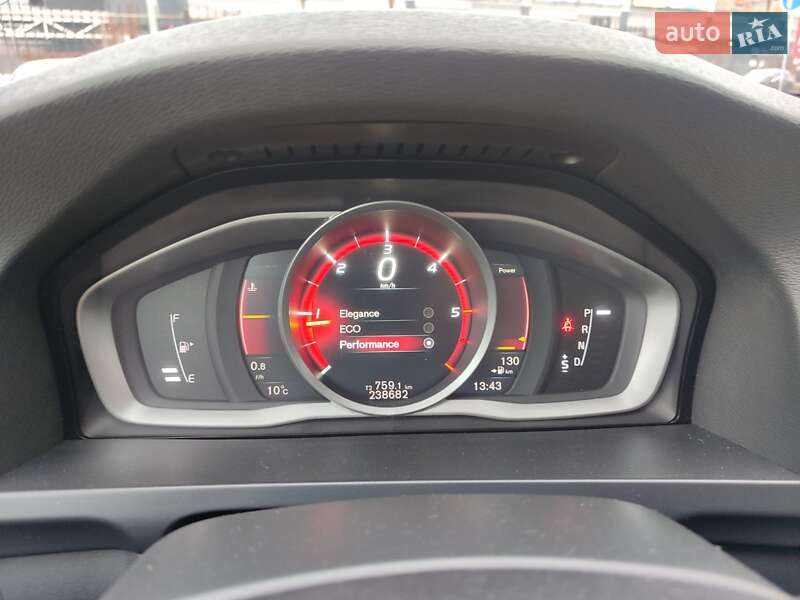 Седан Volvo S60 Cross Country 2017 в Києві