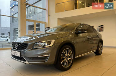 Седан Volvo S60 Cross Country 2015 в Киеве