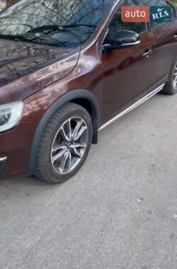 Седан Volvo S60 Cross Country 2017 в Днепре