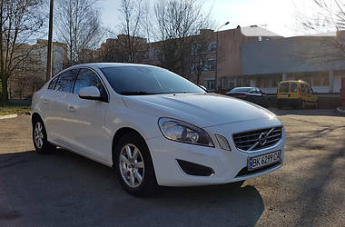 Седан Volvo S60 2013 в Ровно