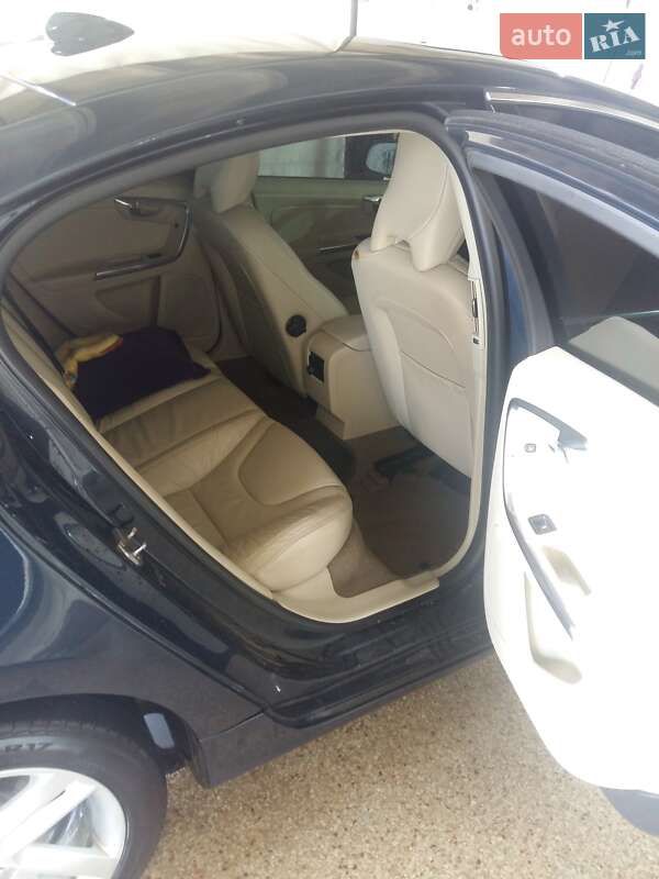 Седан Volvo S60 2013 в Сумах