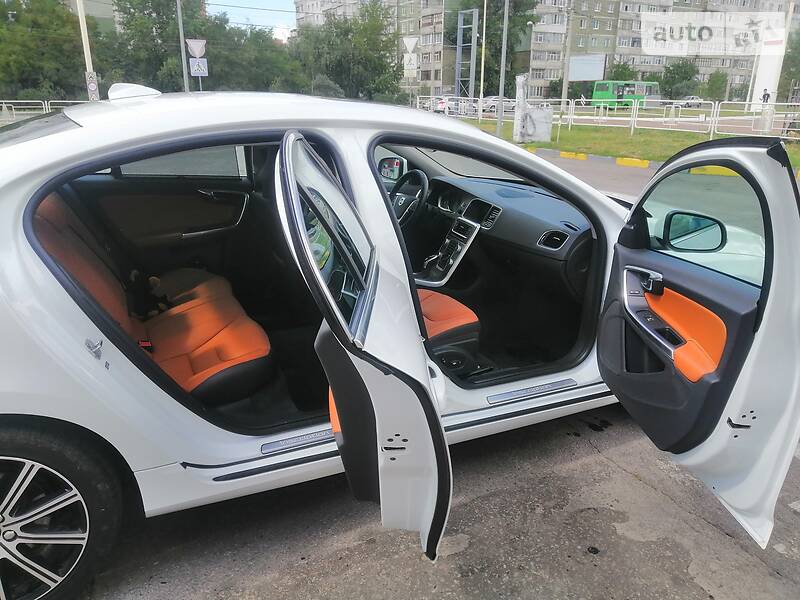 Седан Volvo S60 2017 в Ужгороді
