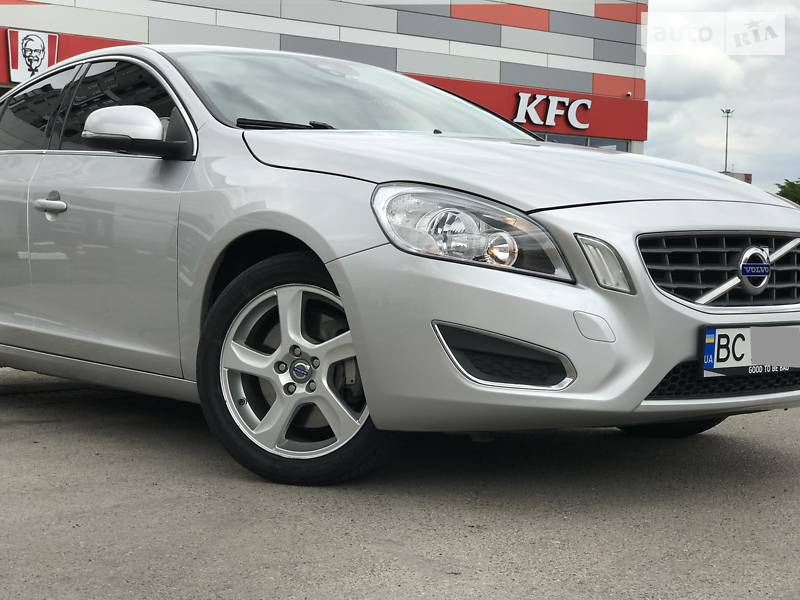 Седан Volvo S60 2011 в Львове
