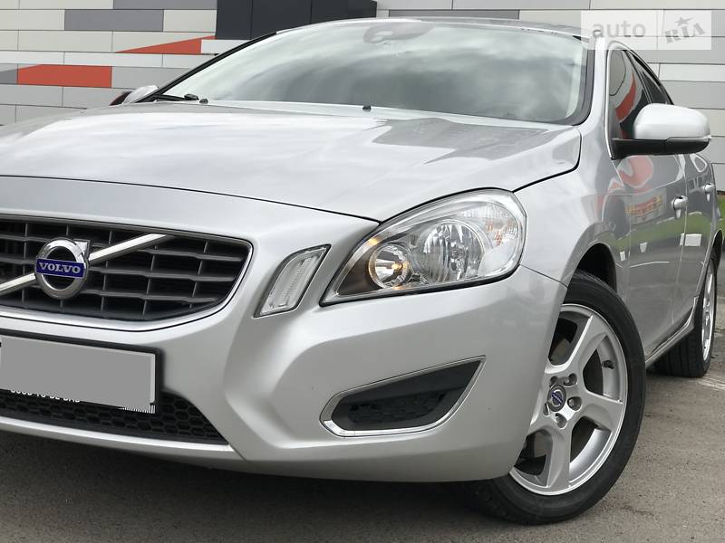 Седан Volvo S60 2011 в Львове