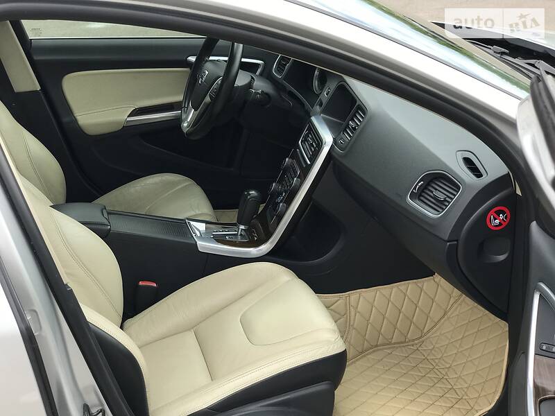 Седан Volvo S60 2011 в Львове