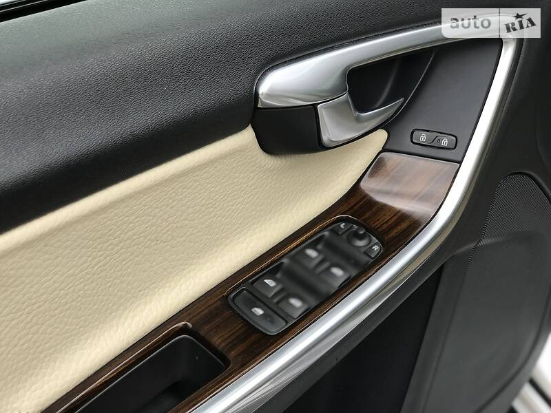 Седан Volvo S60 2011 в Львове