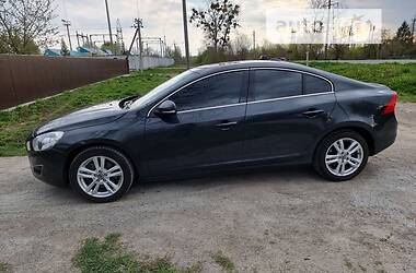 Седан Volvo S60 2012 в Звягелі