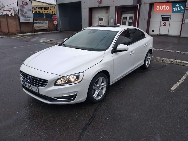 Седан Volvo S60 2014 в Карловке
